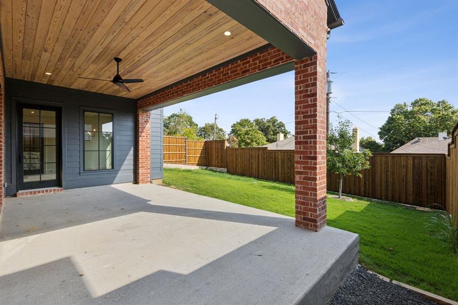 View of patio / terrace with ceiling fan