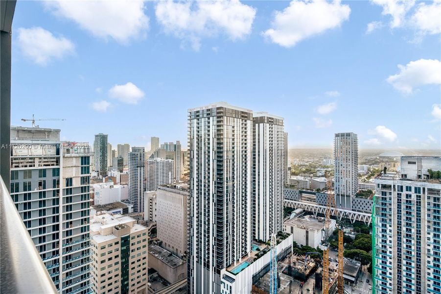 Condo located in Miami, FL showcasing its design and architecture (Image 27).
