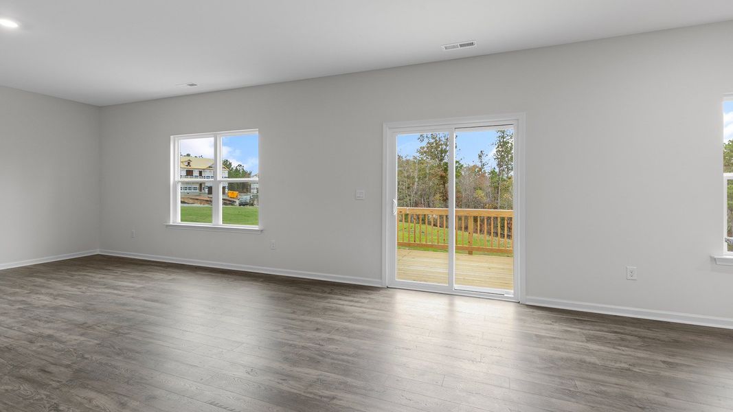 Spacious, unfurnished interior of a new home in Country Creek, Lexington (Image 26).
