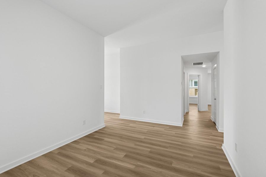 Spacious, unfurnished interior of a new home in Summerview, Fulshear (Image 14). Spacious, unfurnished interior of a new home in Summerview, Fulshear (Image 14).