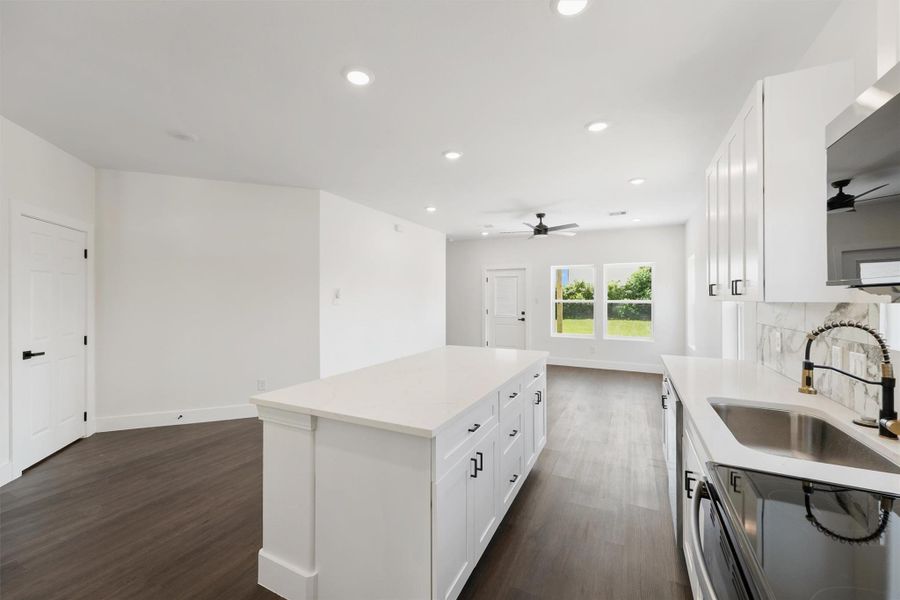 Furnished interior view inside a new home in , Santa Fe (Image 4).