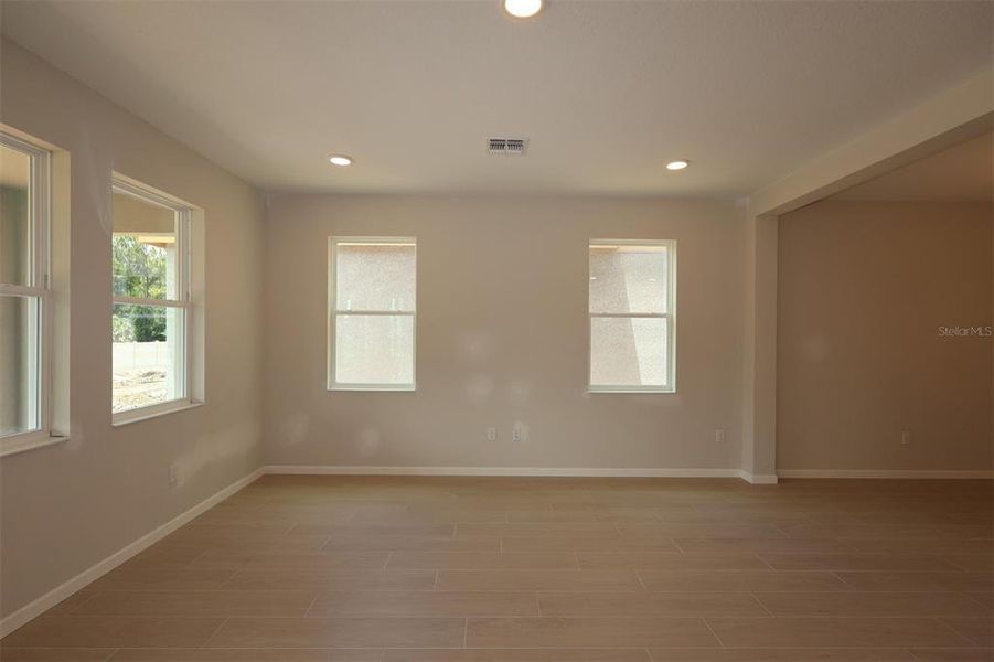 Spacious, unfurnished interior of a new home in Center Lake on the Park, St. Cloud (Image 6). Spacious, unfurnished interior of a new home in Center Lake on the Park, St. Cloud (Image 6).