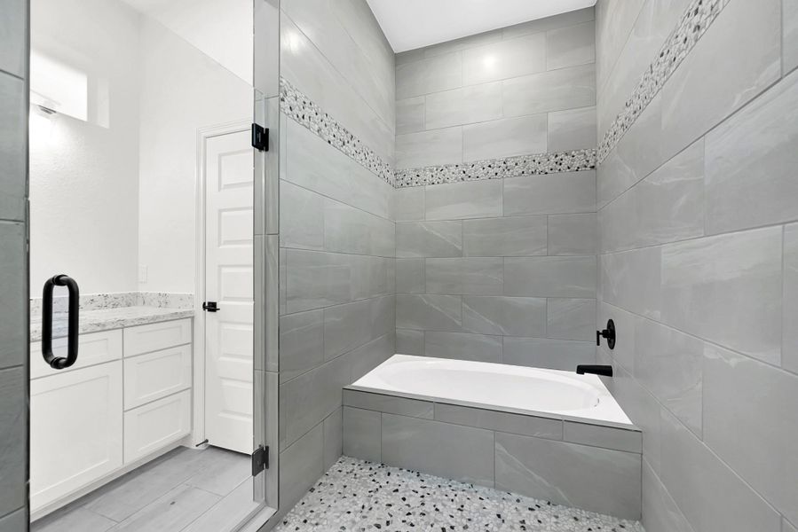 Furnished interior view inside a new home in , Anahuac (Image 7).