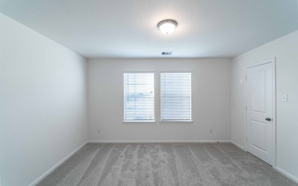 Spacious, unfurnished interior of a new home in Lago Mar, Texas City (Image 13).