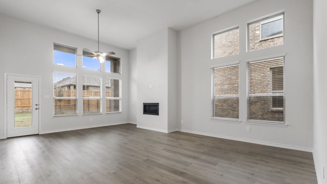 Spacious, unfurnished interior of a new home in The Woods at Lindsey Place, Anna (Image 5).