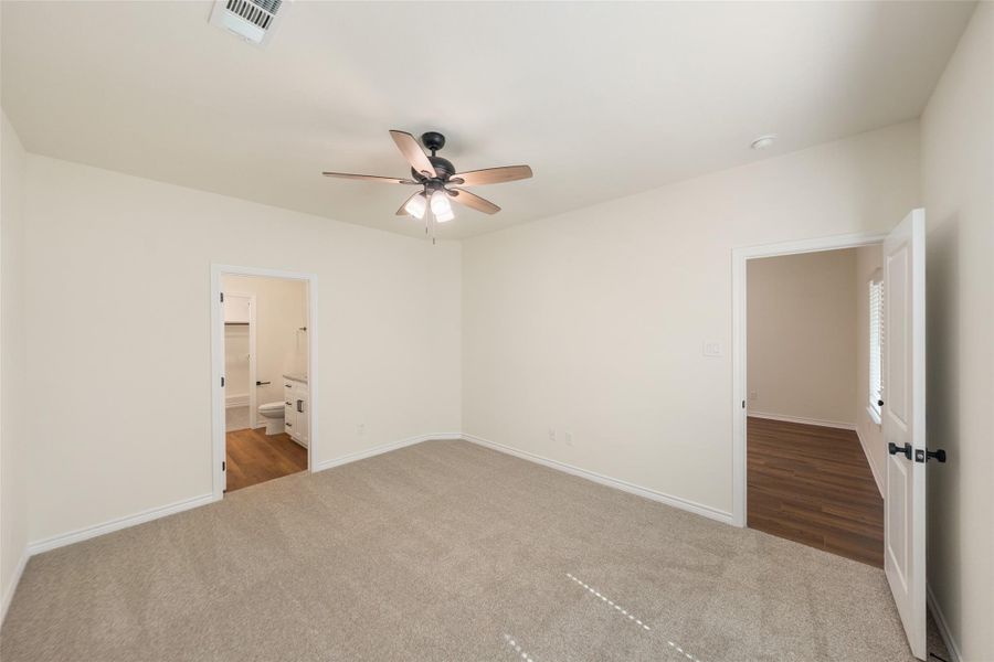 Spacious, unfurnished interior of a new home in , Willis (Image 13).