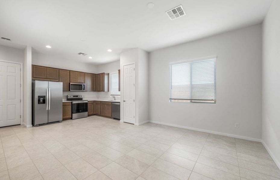 Spacious, unfurnished interior of a new home in Soleo, San Tan Valley (Image 23).
