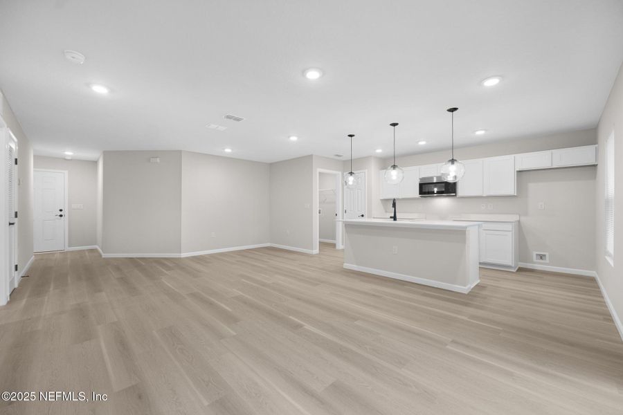 Spacious, unfurnished interior of a new home in , Jacksonville (Image 17).