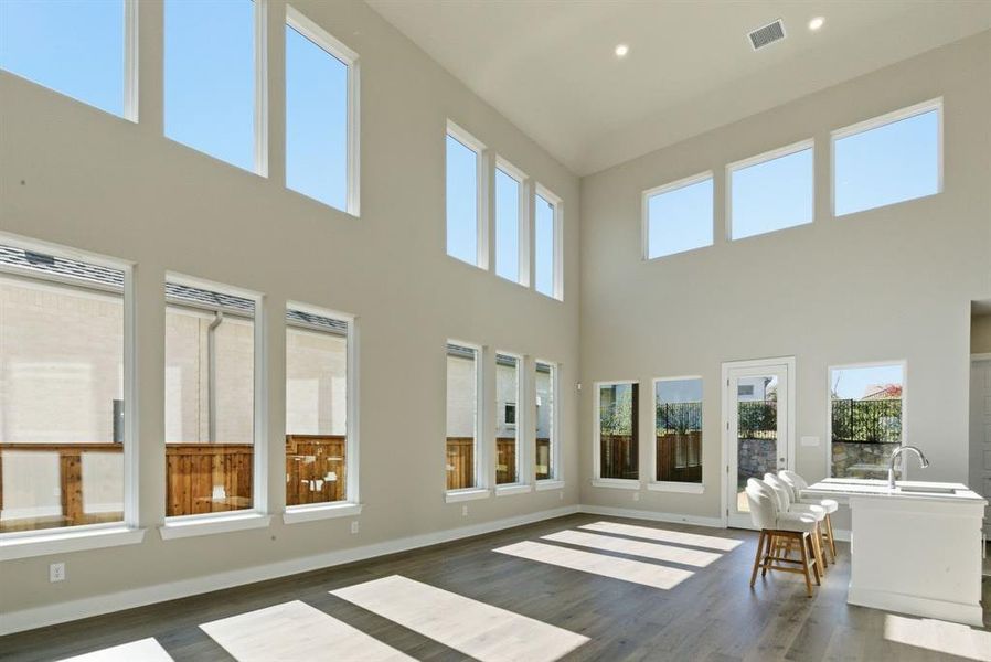 Spacious, unfurnished interior of a new home in Walsh Ranch, Fort Worth (Image 32).