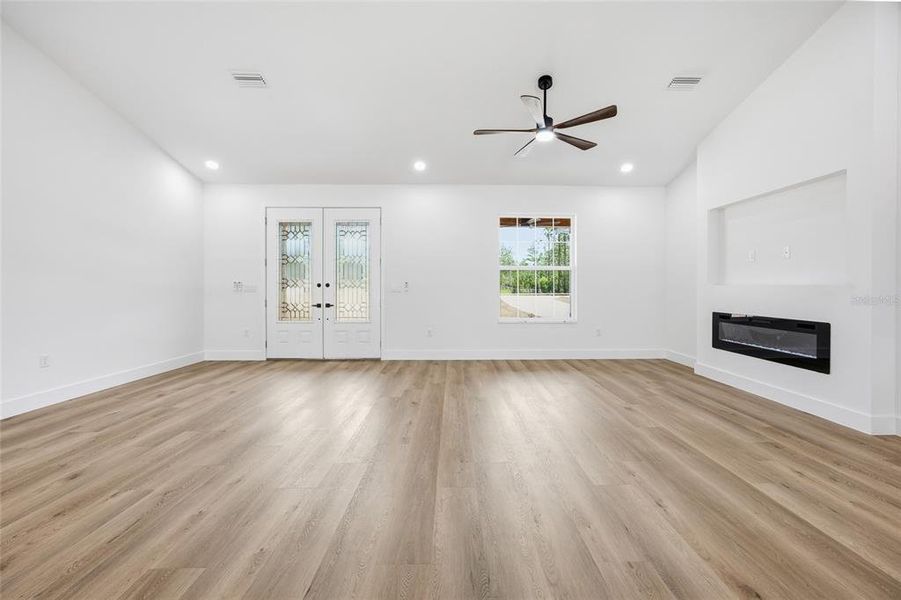 Spacious, unfurnished interior of a new home in , Dunnellon (Image 21).