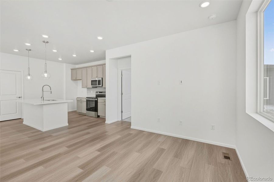 Spacious, unfurnished interior of a new home in The Cottages Collection at Ridgeline Vista, Brighton (Image 13).