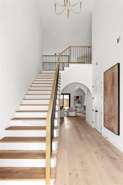 Spacious, unfurnished interior of a new home in , Dallas (Image 24).