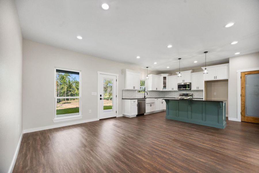 Spacious, unfurnished interior of a new home in , Huntington (Image 16).