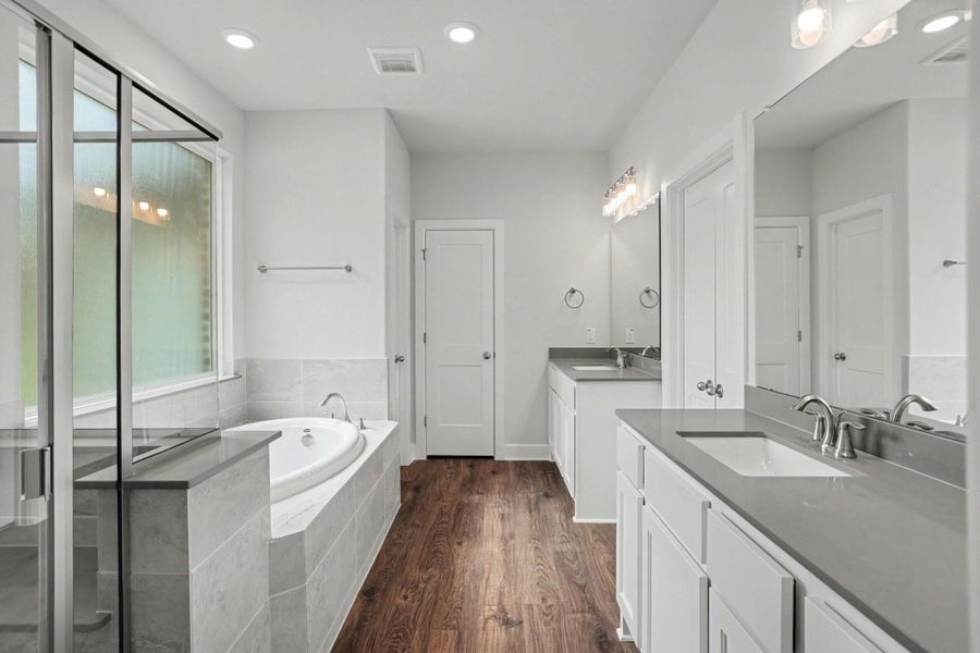 Furnished interior view inside a new home in Encino Estates, Dayton (Image 6).