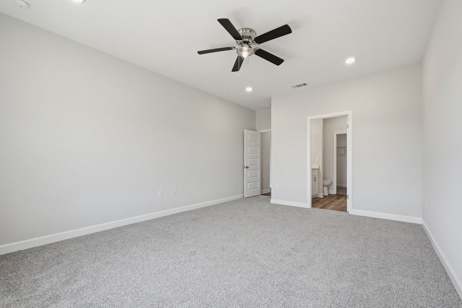 Spacious, unfurnished interior of a new home in McCarthy Estates, Defuniak Springs (Image 39).