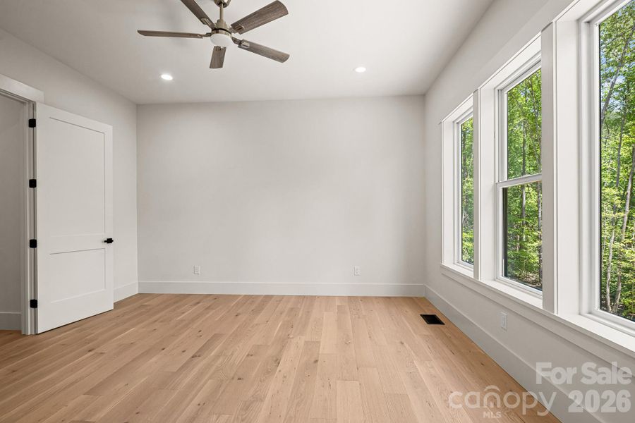 Spacious, unfurnished interior of a new home in , Etowah (Image 32).
