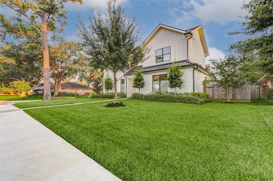 Front exterior of a new home in , Houston, TX, highlighting curb appeal (Image 1). Front exterior of a new home in , Houston, TX, highlighting curb appeal (Image 1).