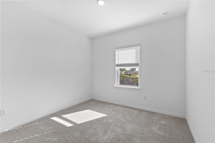 Spacious, unfurnished interior of a new home in , Sarasota (Image 13).