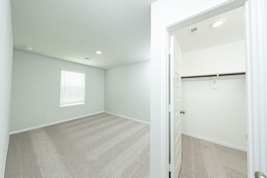 Spacious, unfurnished interior of a new home in River's Edge, Conroe (Image 14). Spacious, unfurnished interior of a new home in River's Edge, Conroe (Image 14).