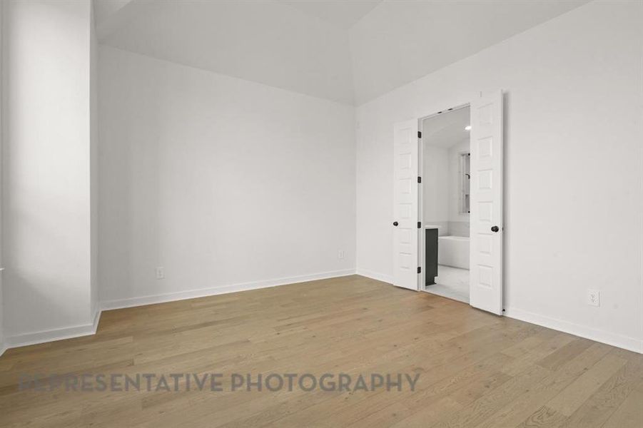 Spacious, unfurnished interior of a new home in Ridge Crossing, Waxahachie (Image 22).