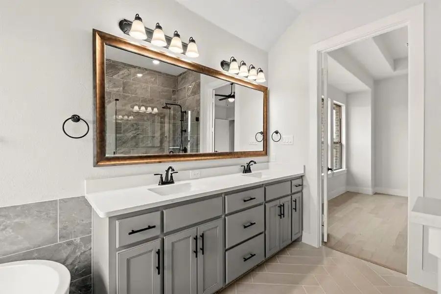 35. 160 Waterview - Bath (4)