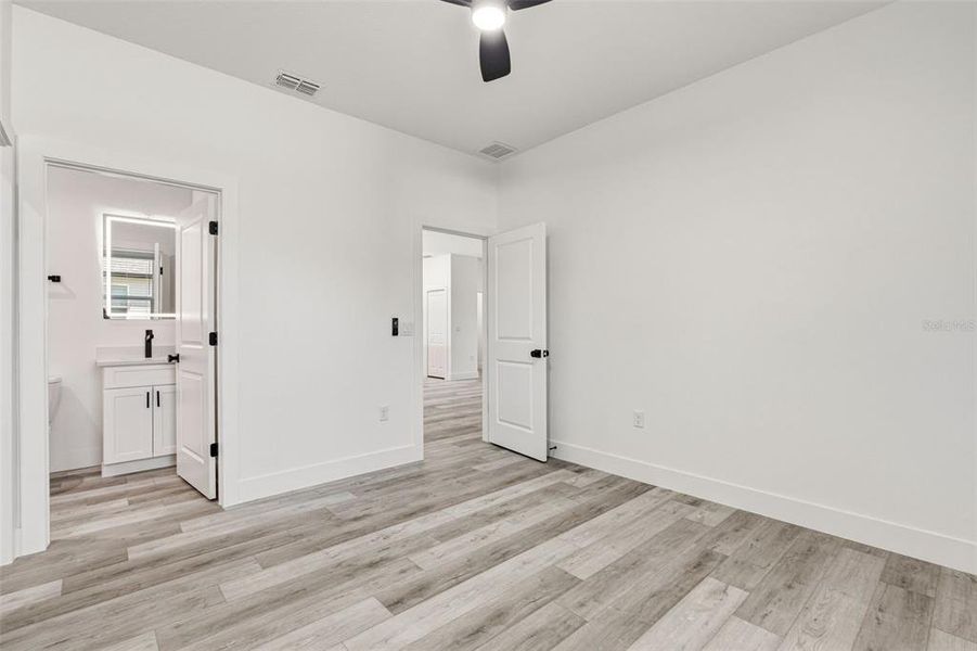 Spacious, unfurnished interior of a new home in , North Port (Image 19).