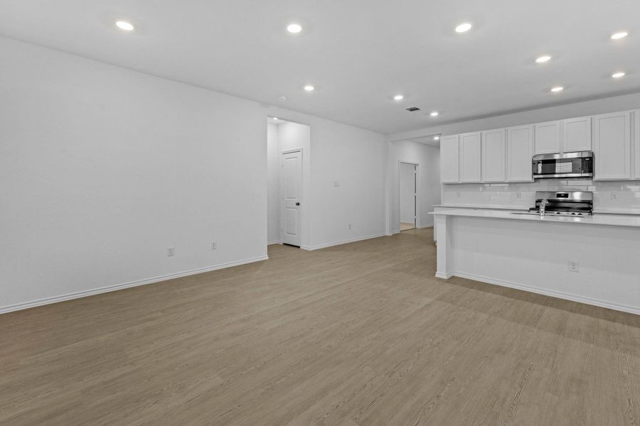 Spacious, unfurnished interior of a new home in Clayton Ranch, Copperas Cove (Image 29).
