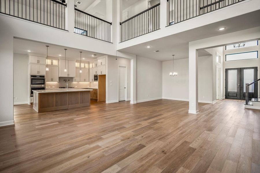 Spacious, unfurnished interior of a new home in Sienna 70′ Lots, Missouri City (Image 25).