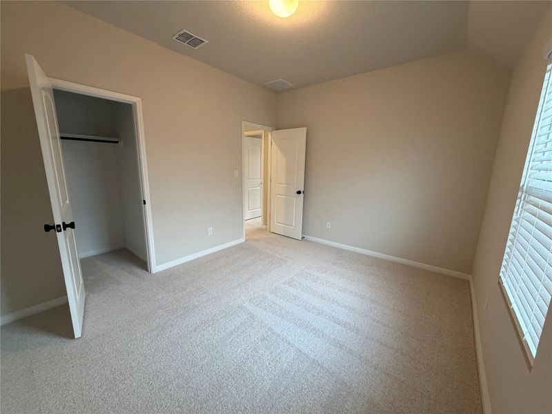 Spacious, unfurnished interior of a new home in Willow Springs, Buda (Image 20).