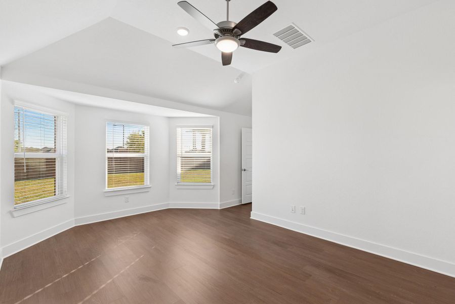 Spacious, unfurnished interior of a new home in Lago Mar, Santa Fe (Image 16).