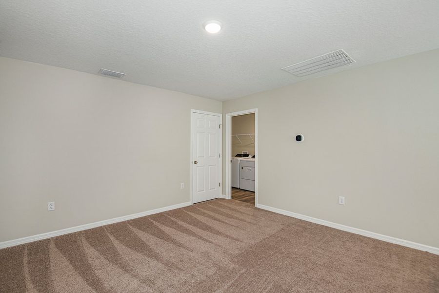 Spacious, unfurnished interior of a new home in Scenic Terrace, Haines City (Image 14).