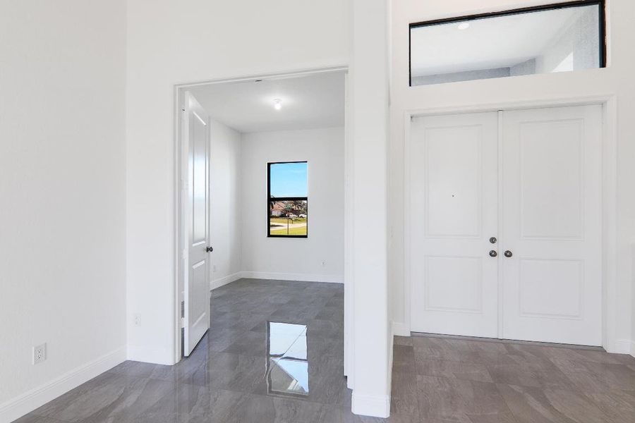 8 - Home Office_Foyer