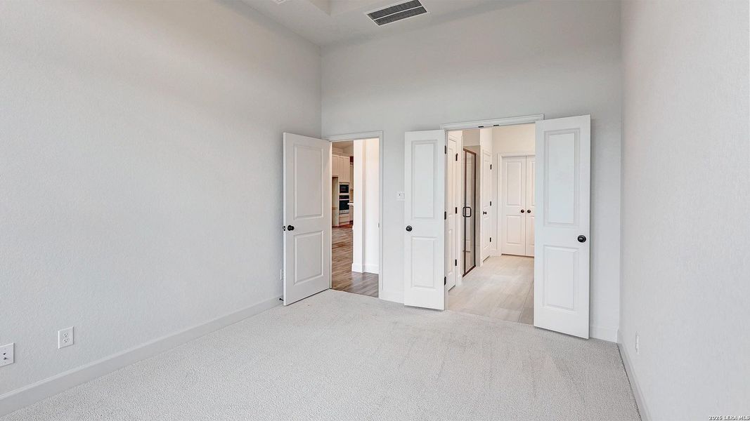 Spacious, unfurnished interior of a new home in Ladera, San Antonio (Image 16).