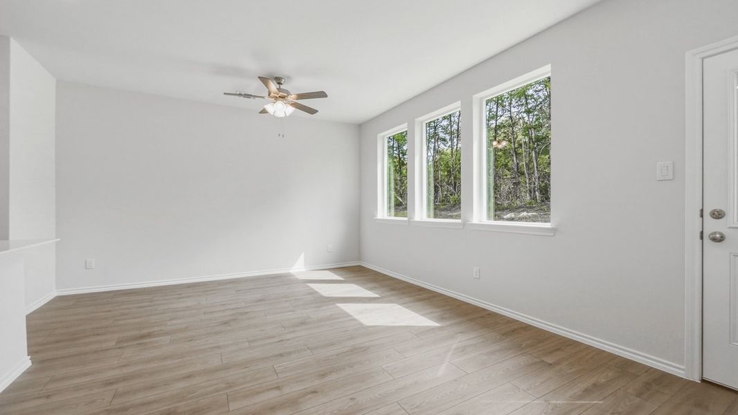 Spacious, unfurnished interior of a new home in Stonewood, Sulphur Springs (Image 6).