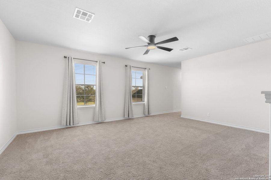 Spacious, unfurnished interior of a new home in Brookstone Creek, San Antonio (Image 24).