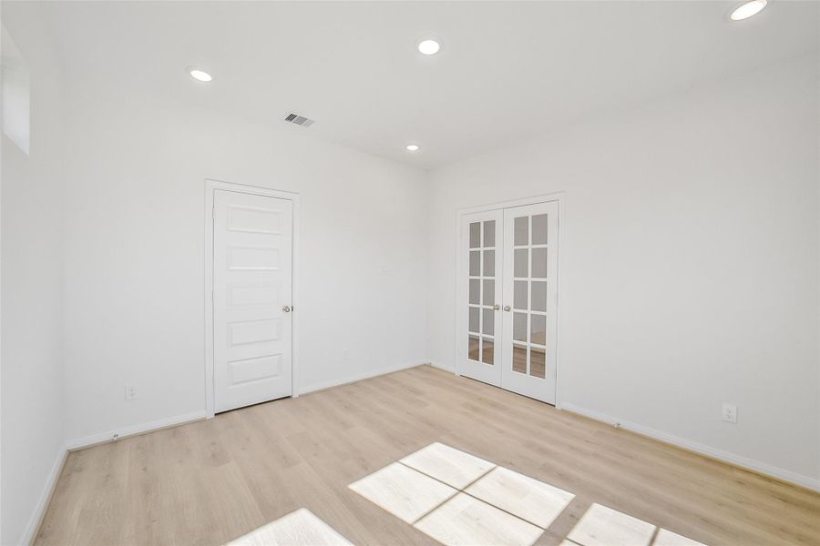 Spacious, unfurnished interior of a new home in Stone Creek Ranch, Hockley (Image 31). Spacious, unfurnished interior of a new home in Stone Creek Ranch, Hockley (Image 31).