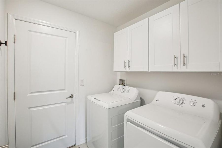 Furnished interior view inside a new home in , Land O' Lakes (Image 35).