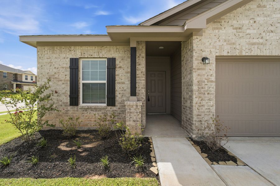 Exterior details and patio area of a home in Bluestem, Brookshire (Image 3).