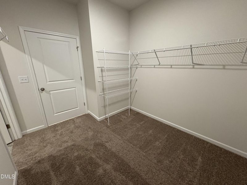 Walk-in-Closet Walk-in-Closet