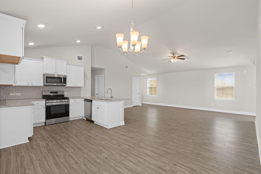 Spacious, unfurnished interior of a new home in Sunterra, Katy (Image 15).