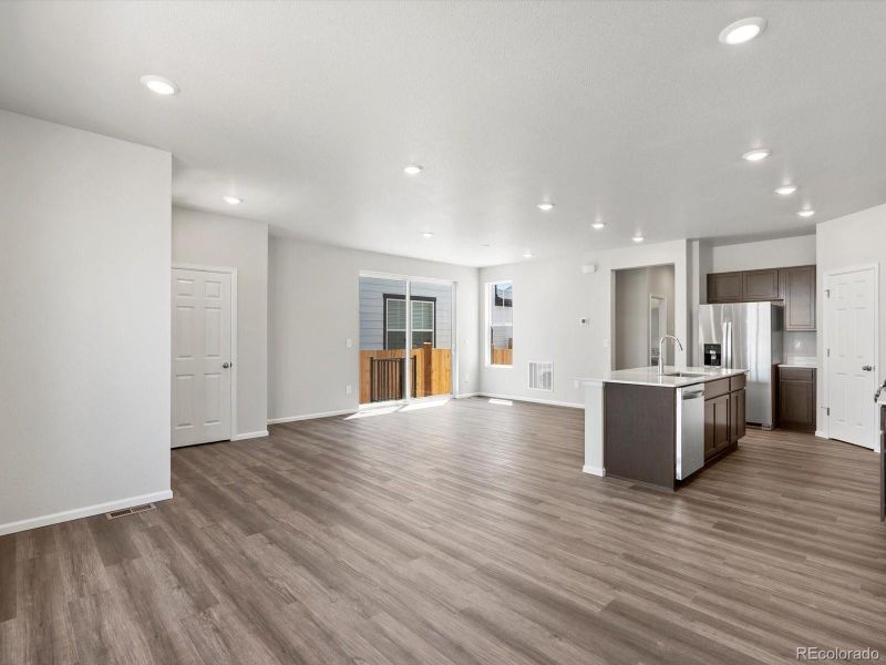 Spacious, unfurnished interior of a new home in Horizon Uptown: The Mountain Collection, Aurora (Image 17). Spacious, unfurnished interior of a new home in Horizon Uptown: The Mountain Collection, Aurora (Image 17).