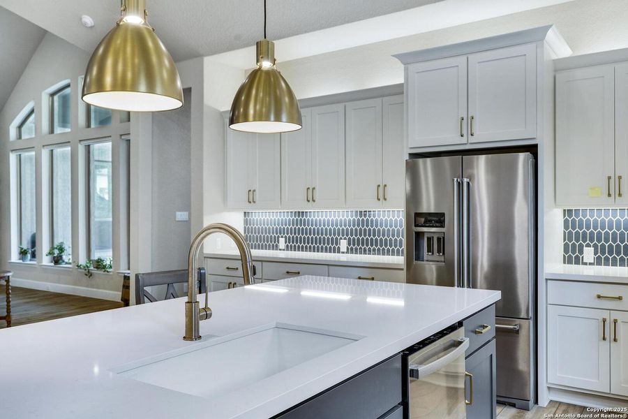 Furnished interior view inside a new home in Balcones Creek 70', Boerne (Image 32).