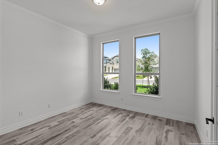 Spacious, unfurnished interior of a new home in Bison Ridge, San Antonio (Image 18).