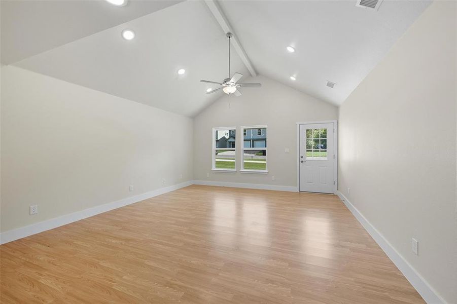 Spacious, unfurnished interior of a new home in , Denison (Image 17).