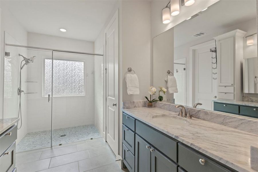 Furnished interior view inside a new home in Lyons Crest Estates, Garland (Image 10).