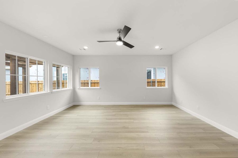 Spacious, unfurnished interior of a new home in Keeneland, Aubrey (Image 21).