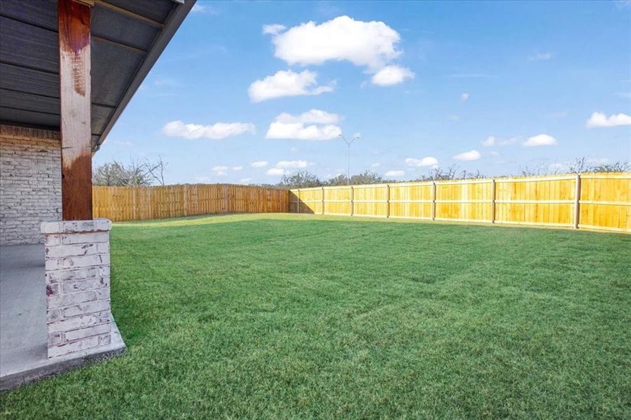 Exterior details and patio area of a home in Washington Meadows, Sherman (Image 25).