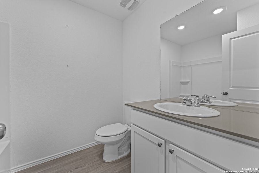 Furnished interior view inside a new home in Lodi Grove, Floresville (Image 7).