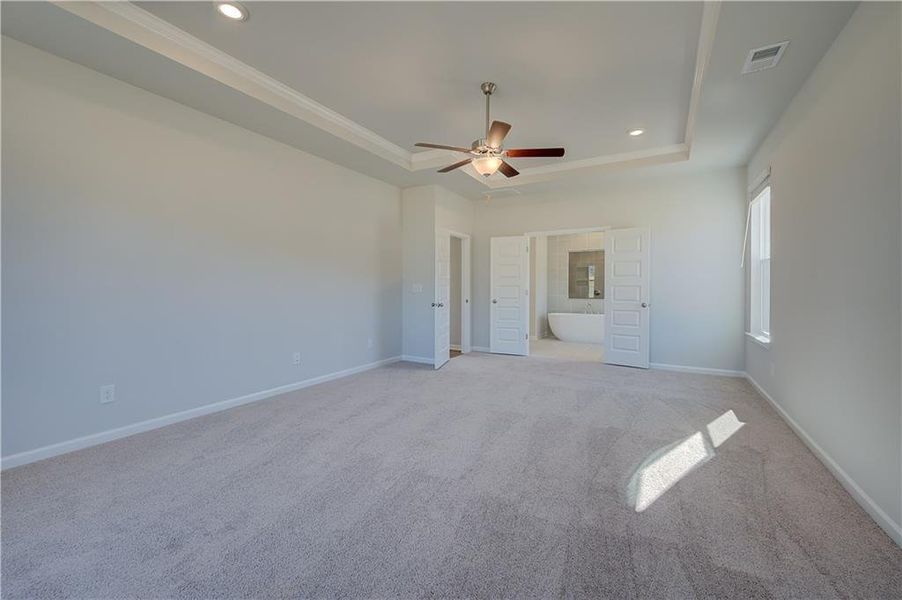 Spacious, unfurnished interior of a new home in Riverbend Overlook, Fayetteville (Image 27).