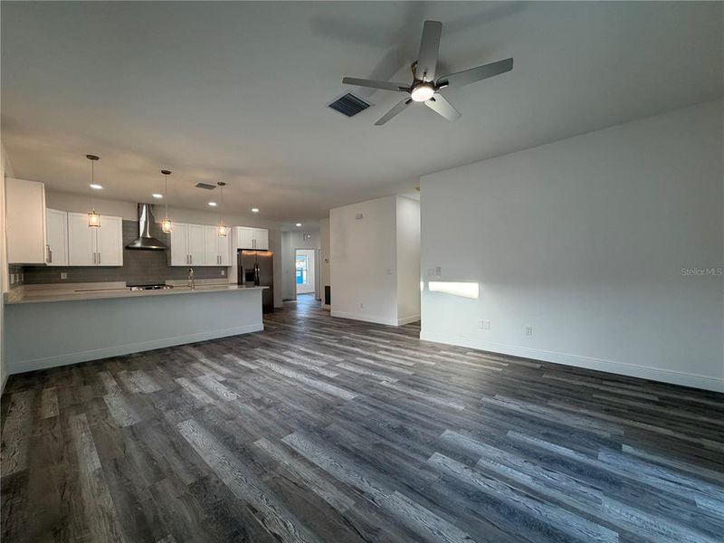 Spacious, unfurnished interior of a new home in , Daytona Beach (Image 9).